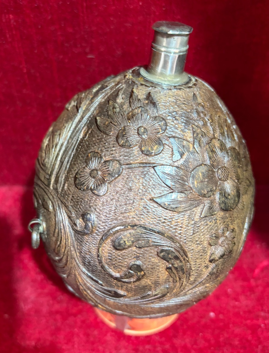 Engraved Coconut, Powder Flask Or Gourd, Silver Stopper, Early 19th Century.-photo-2