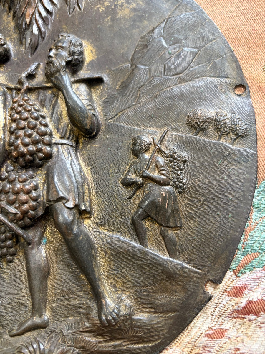 Large Bronze Plaque Depicting The Harvest Of Grapes In The Land Of Canaan. 17th Century.-photo-4