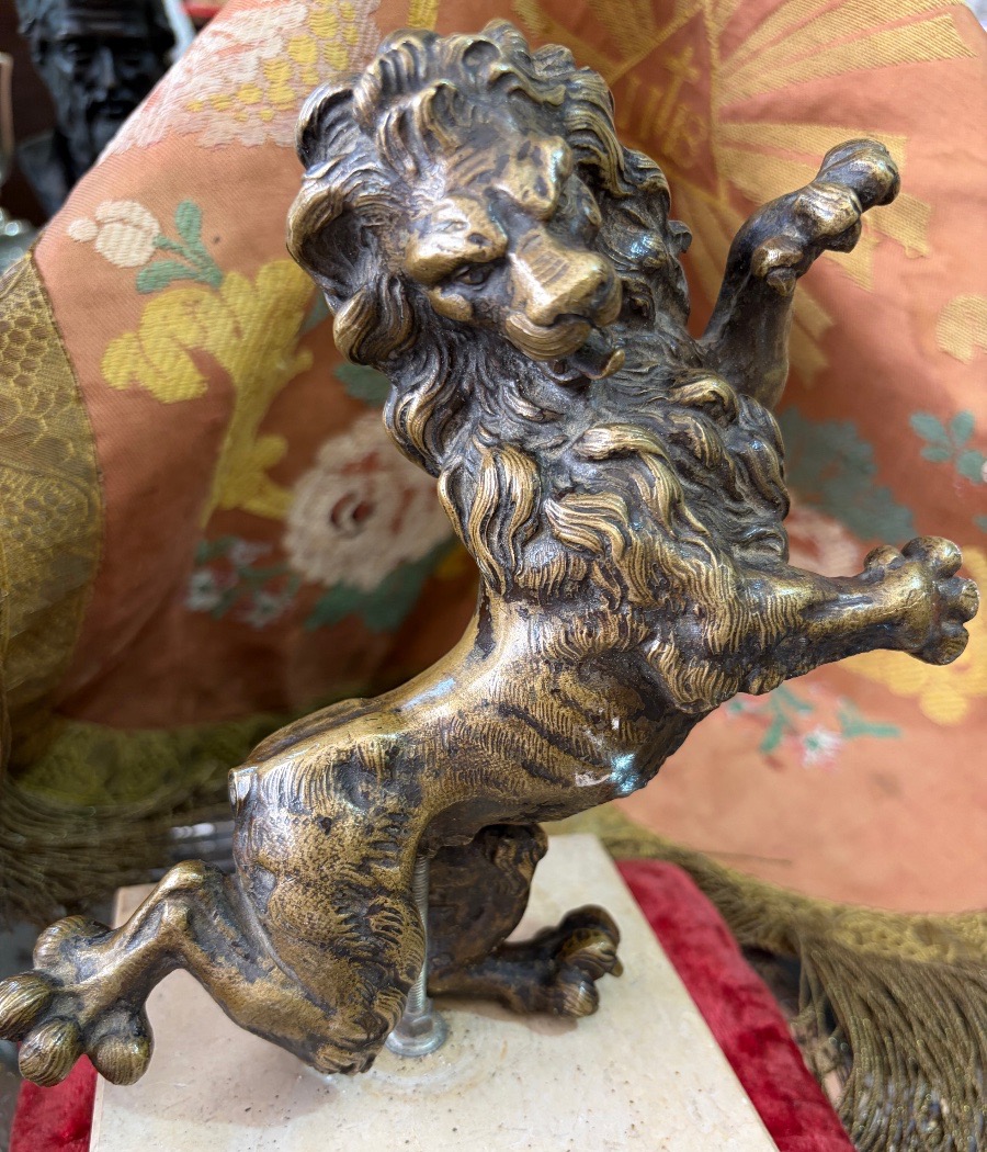A Roaring Lion Standing On Its Hind Legs. Solid Bronze. 19th Century.-photo-2