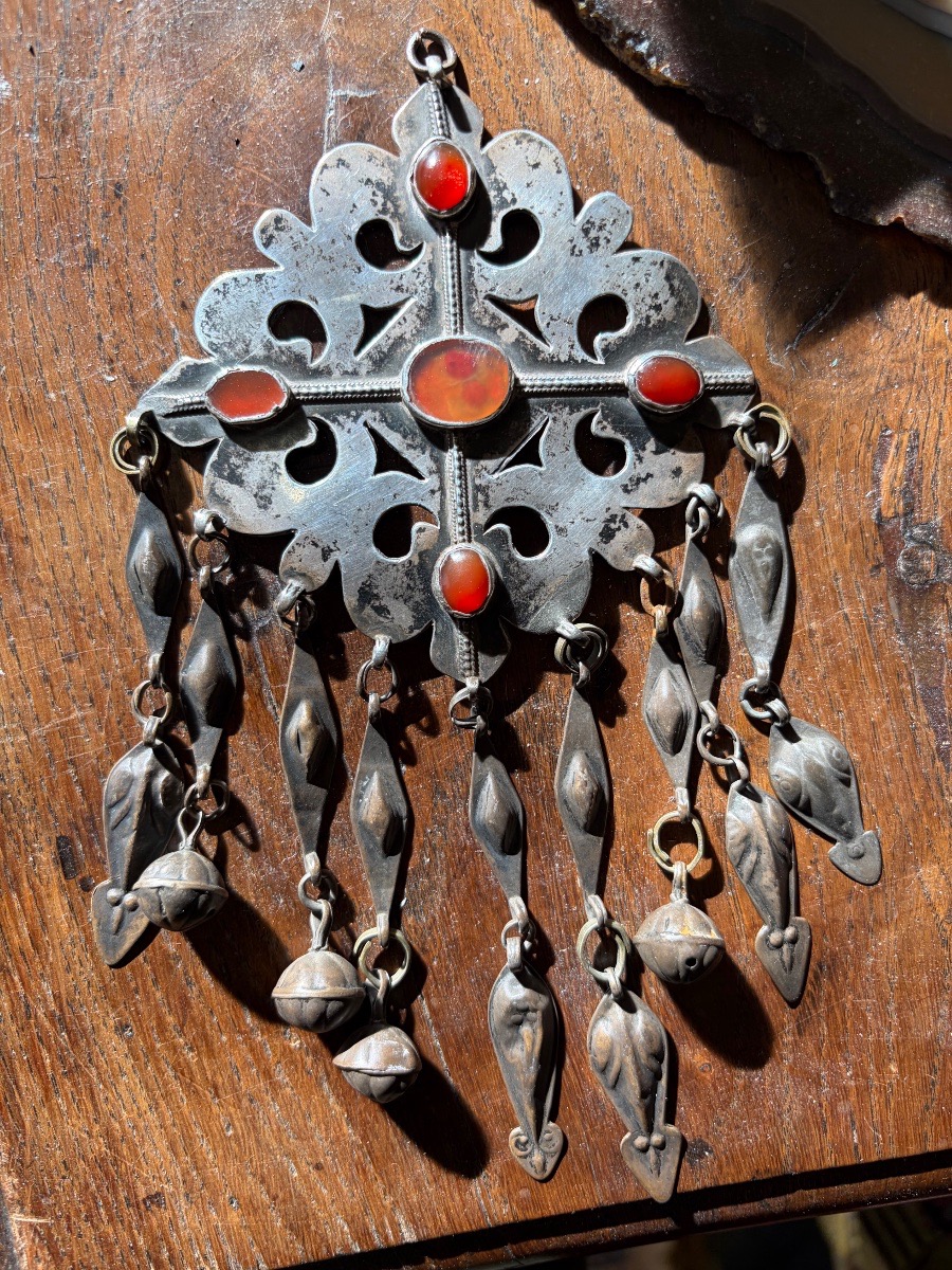 Élément de bijou, argent et cornaline, turkmène, fin XIX Eme, début XXeme..