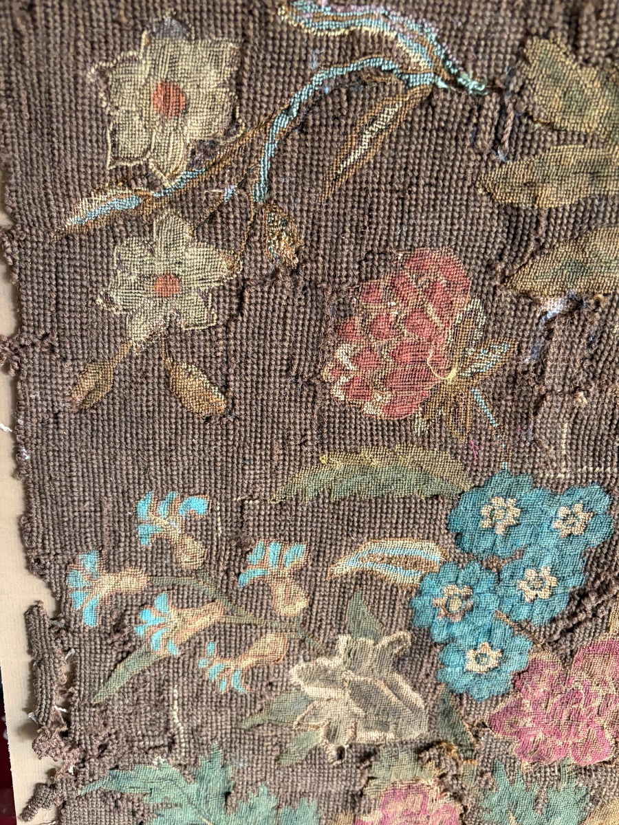 17th-century Tapestry Panel, Featuring A Medici Vase And Flowers. Partially Missing.-photo-5