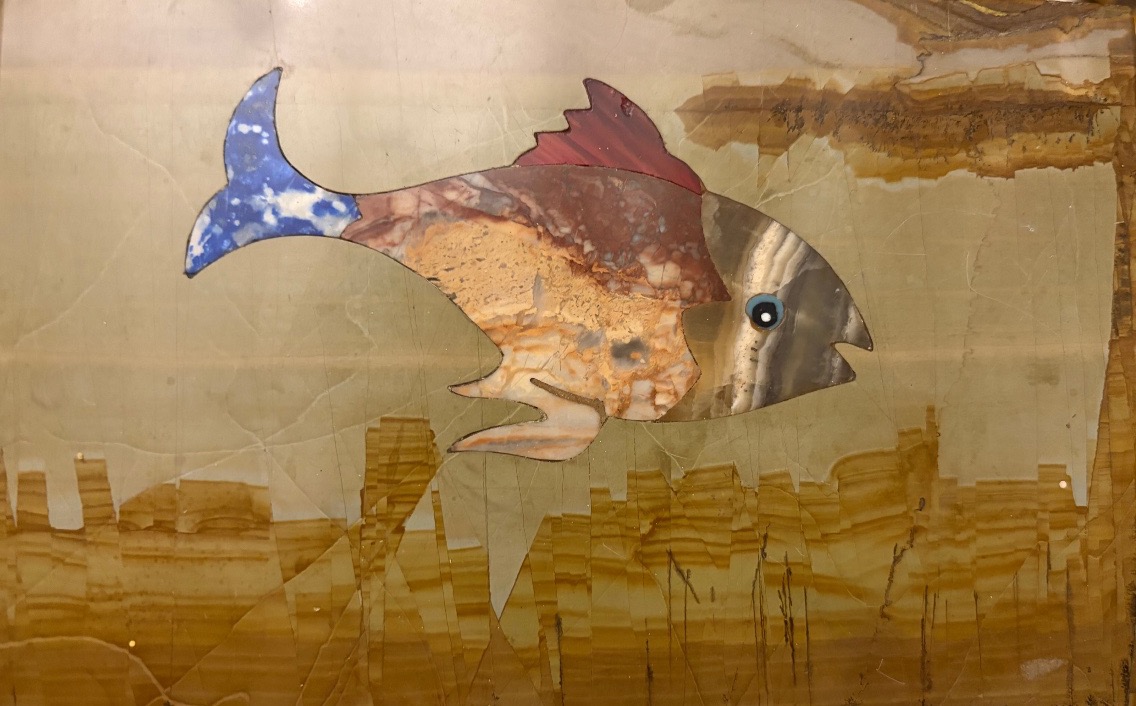 Plaque de paésine, avec une incrustation de gros poisson en marbres de couleurs. XX éme siècle.-photo-4
