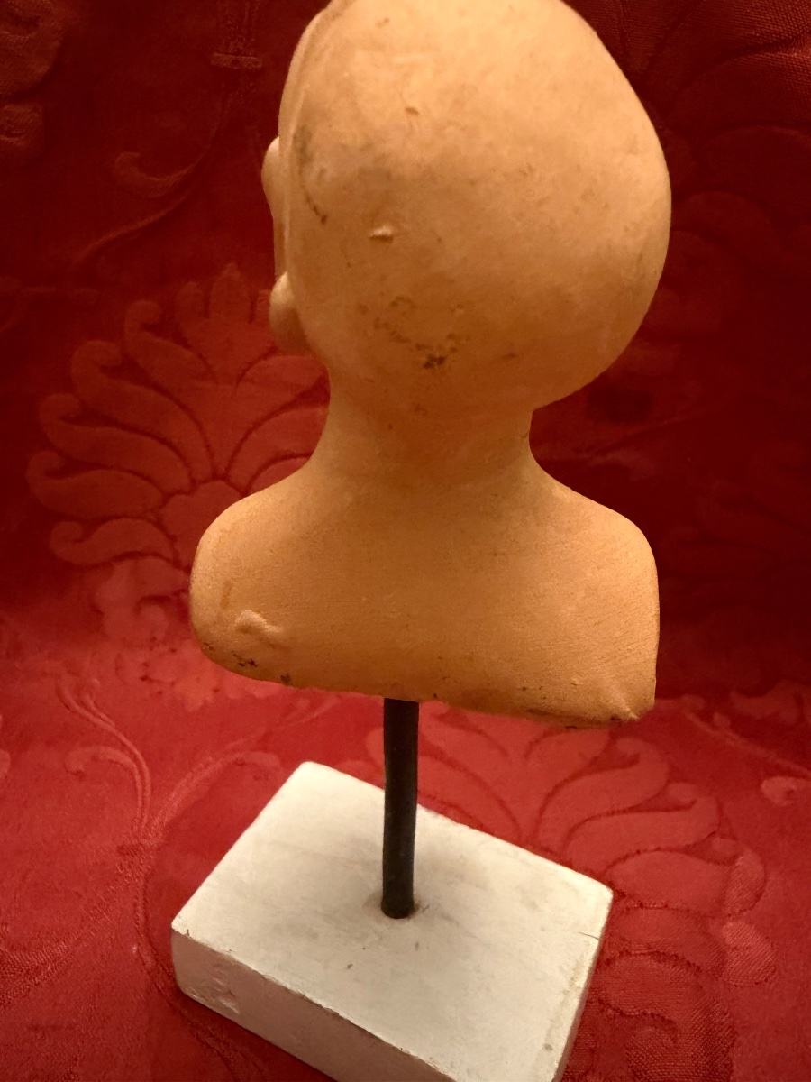 Small Terracotta Bust Of An Italian Actor Wearing A Commedia Dell&amp;#039;arte Mask. -photo-3
