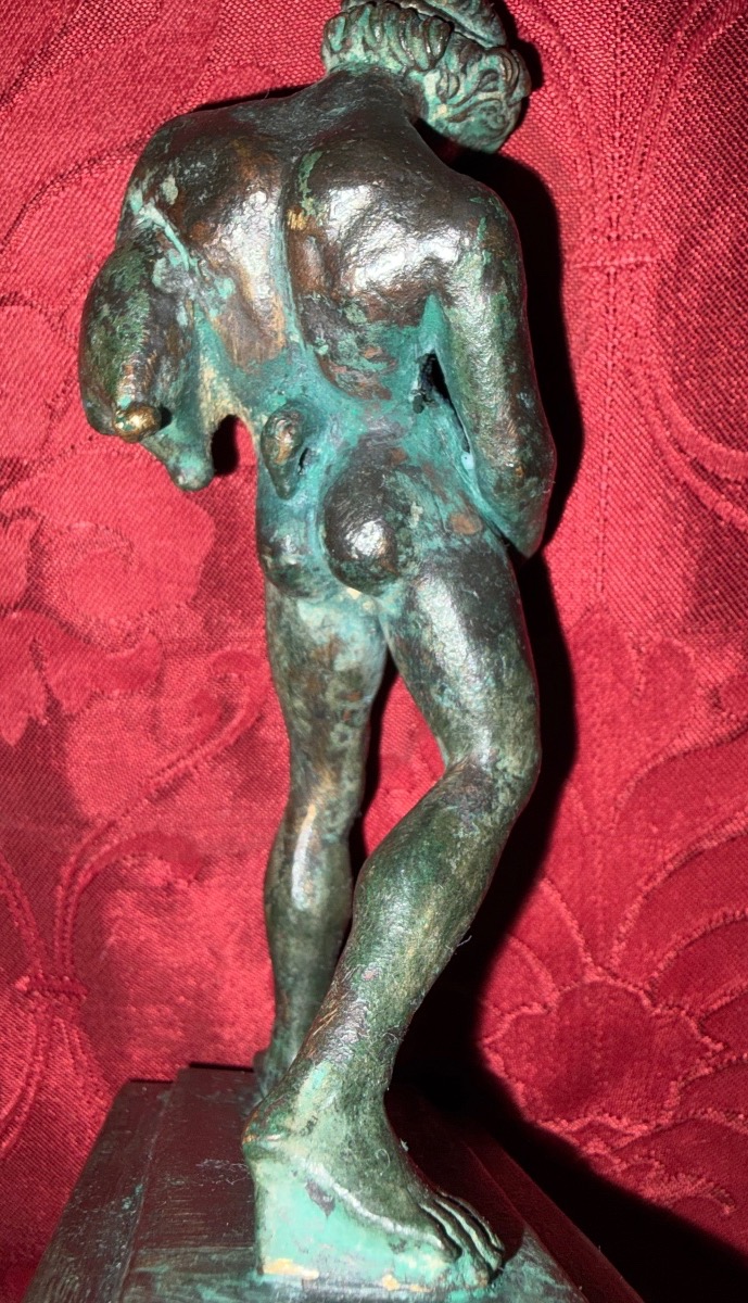 Bronze Statuette With A Green Patina, Depicting A Young Faun Holding A Wineskin. Grand Tour, 19th Century -photo-2
