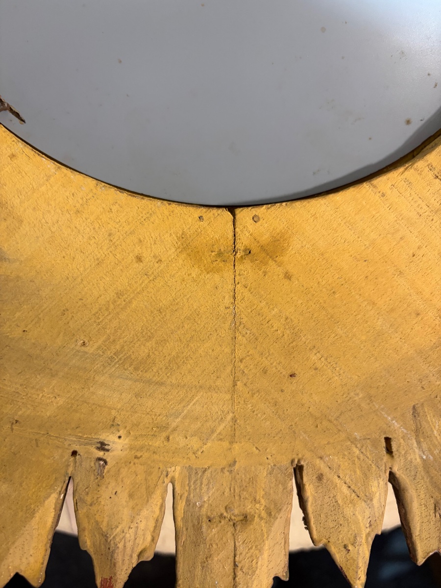 Miroir rond, cadre composé de rayons solaires. Doré au cuivre. France, vers 1950/60.-photo-1