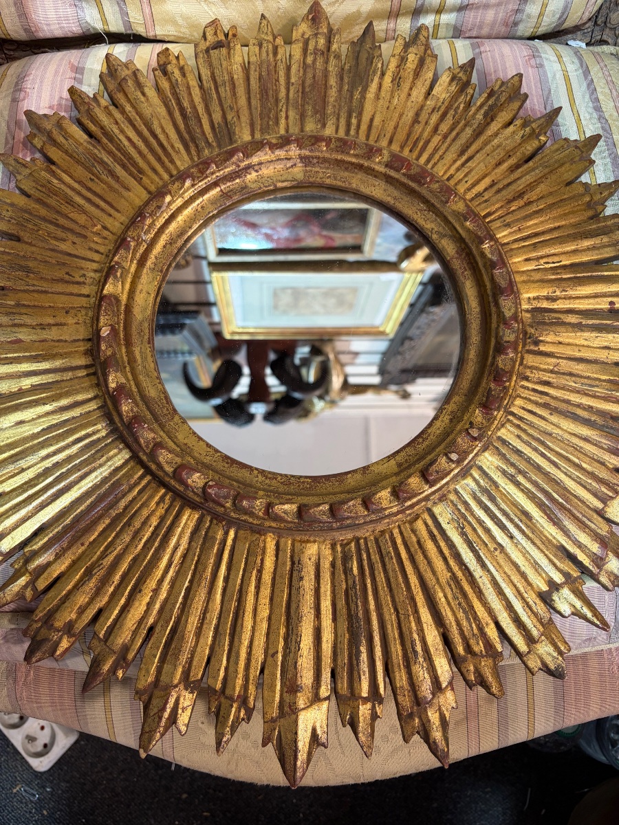 Miroir rond, cadre composé de rayons solaires. Doré au cuivre. France, vers 1950/60.-photo-4