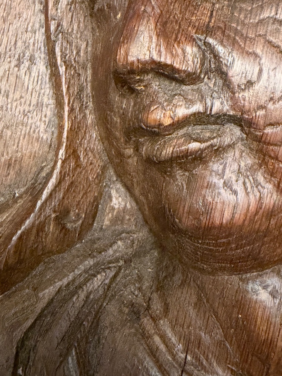 Grand panneau ovale en chêne sculpté. Portrait d’une Sainte Femme, XVII Eme siècle. -photo-2