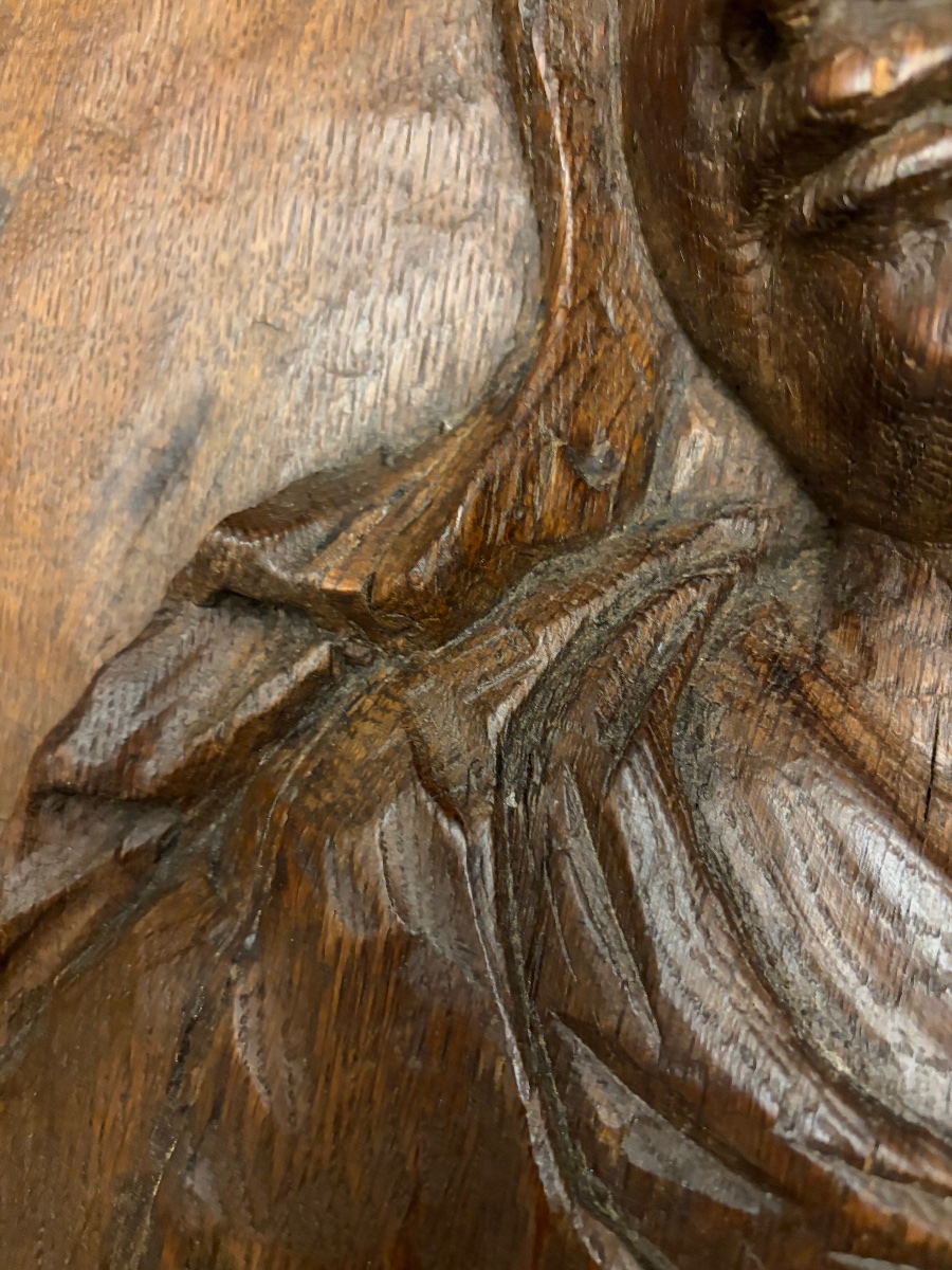 Grand panneau ovale en chêne sculpté. Portrait d’une Sainte Femme, XVII Eme siècle. -photo-1