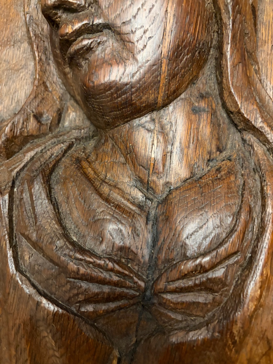 Grand panneau ovale en chêne sculpté. Portrait d’une Sainte Femme, XVII Eme siècle. -photo-2