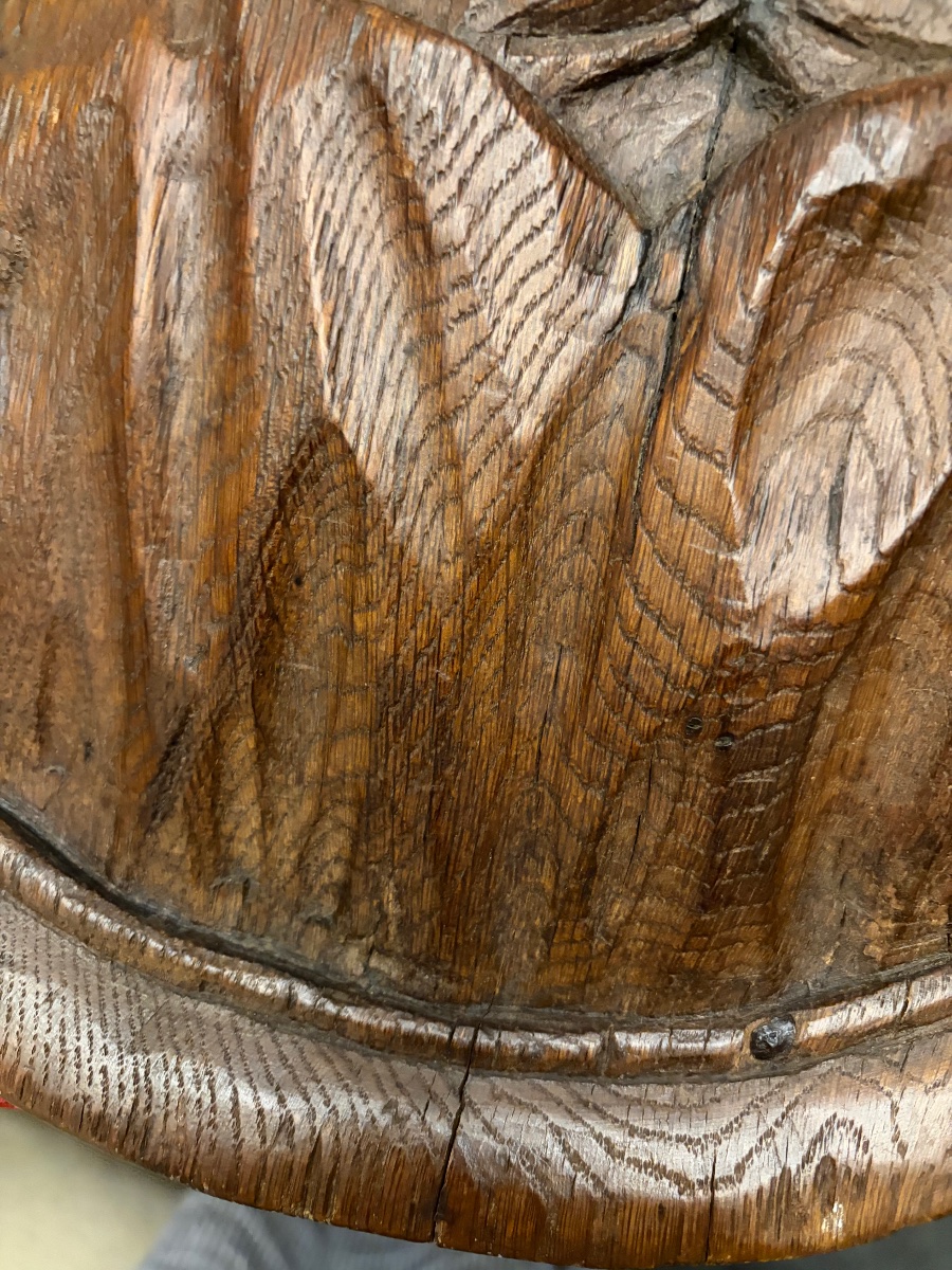 Grand panneau ovale en chêne sculpté. Portrait d’une Sainte Femme, XVII Eme siècle. -photo-4