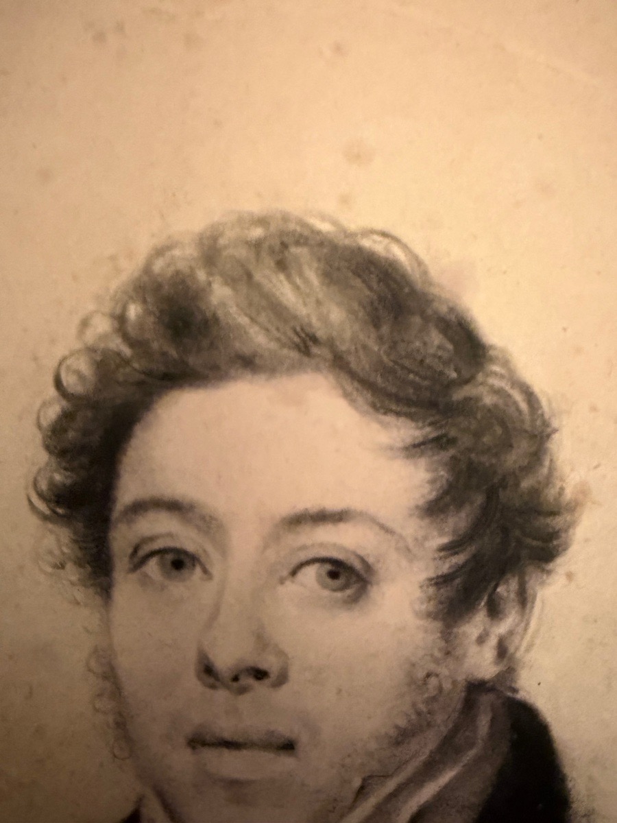 Portrait en buste d’un jeune homme de qualité, daté 1810. Estompe et mine de plomb, -photo-2