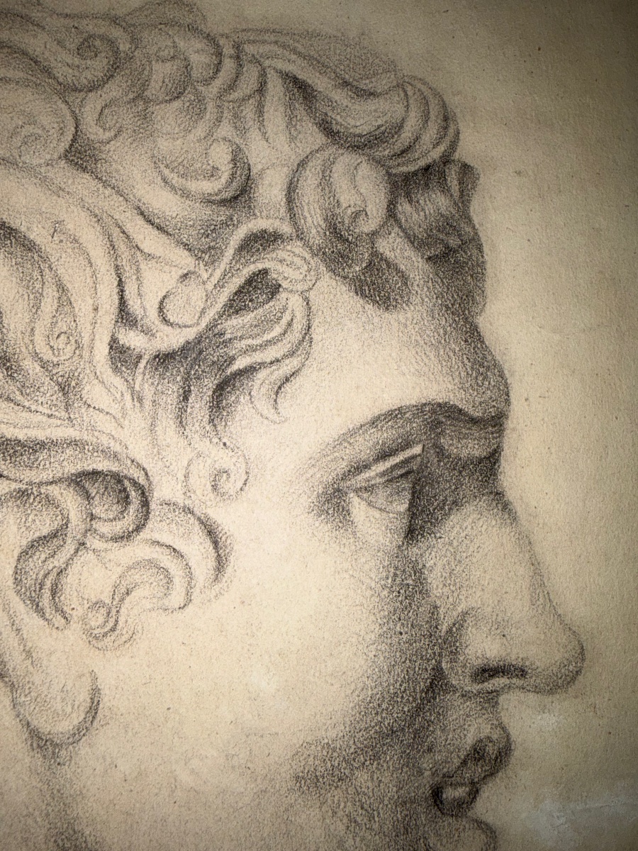 Dessin à la pierre noire, d’après une sculpture antique. Tête de jeune homme de profil. XIX em-photo-2