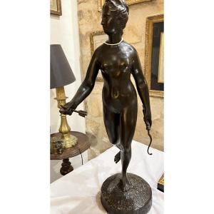 Grande statue en bronze, Diane chasseresse. XIX eme. France.