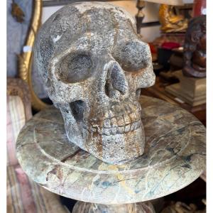Tête de mort en taille réelle, Pierre reconstituée.