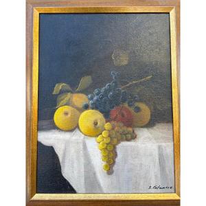 Nature morte aux pommes, raisins et citron sur une nappe blanche. XX eme siècle, Italie.