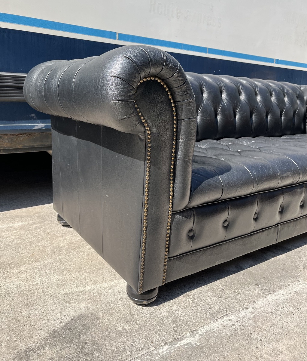 Chesterfield Sofa -photo-1