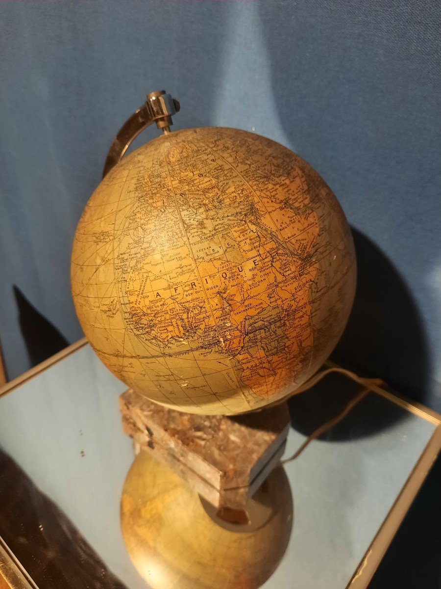 Illuminated Glass Earth Globe.-photo-1