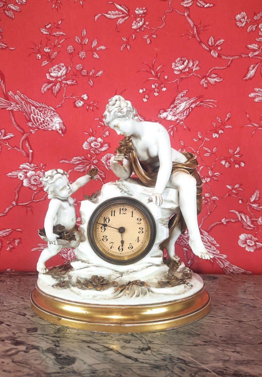 Pendule en porcelaine Capodimonte XXème 