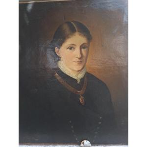 Painting Lady With Necklace