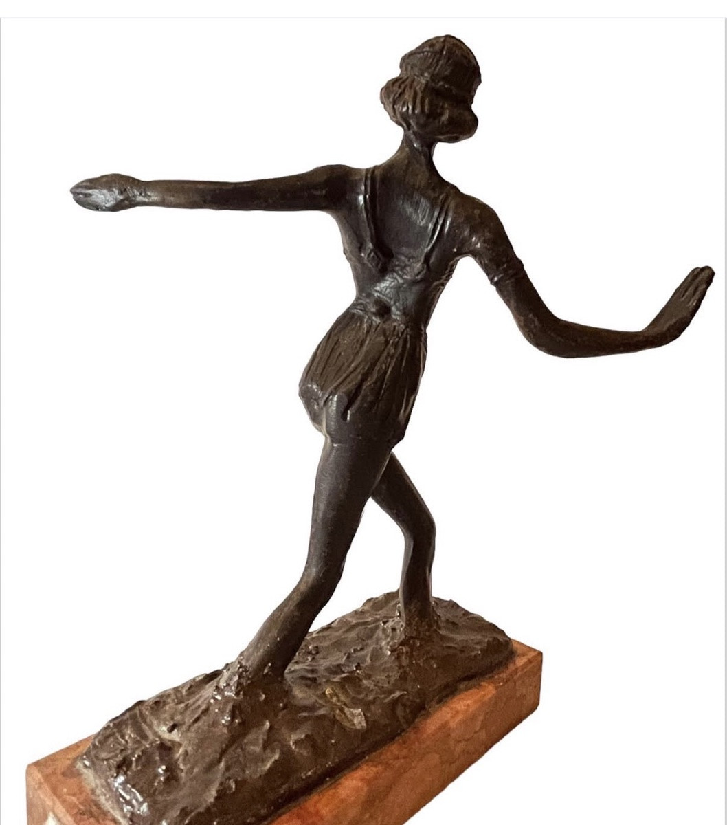 Bronze Sculpture Of A Woman-photo-2