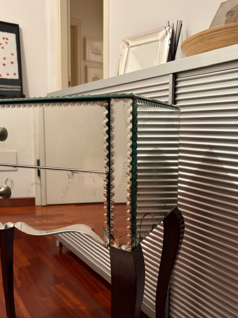 Petite commode à miroir ciselé-photo-5