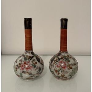 Paire de vases en porcelaine à décor floral et d'oiseaux, Japon