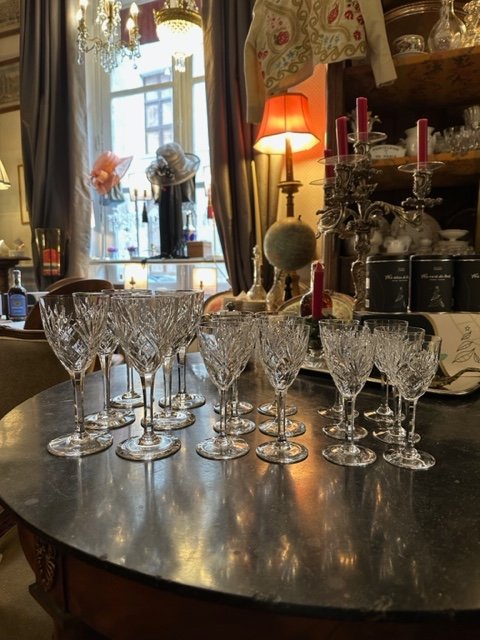 Service De 18 Verres En Cristal De Saint-louis Modèle "chantilly"