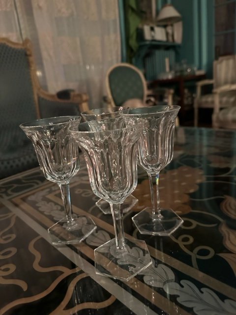 Série De 4 Verres à Vin En Cristal De Baccarat, Modèle Malmaison