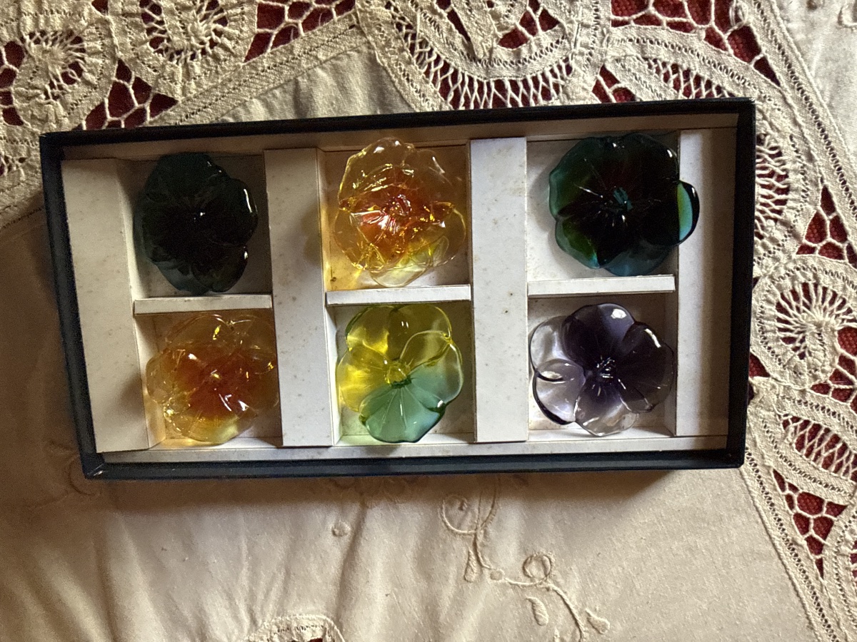 Set Of 6 Crystal Pansies For Table Decor 