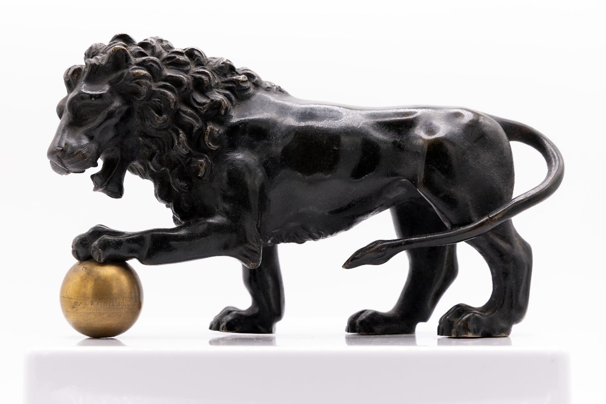 Lion « à la Médicis » – Bronze patine noire – fin XIXe ou début XXe