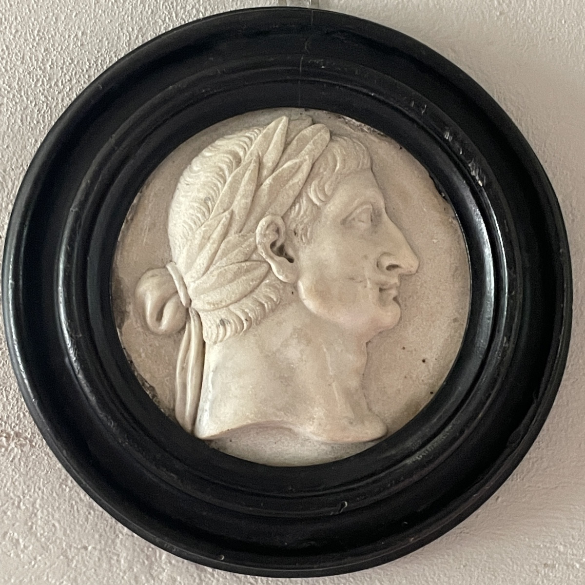 Paire de médaillons d’empereurs romains d’époque néoclassique 