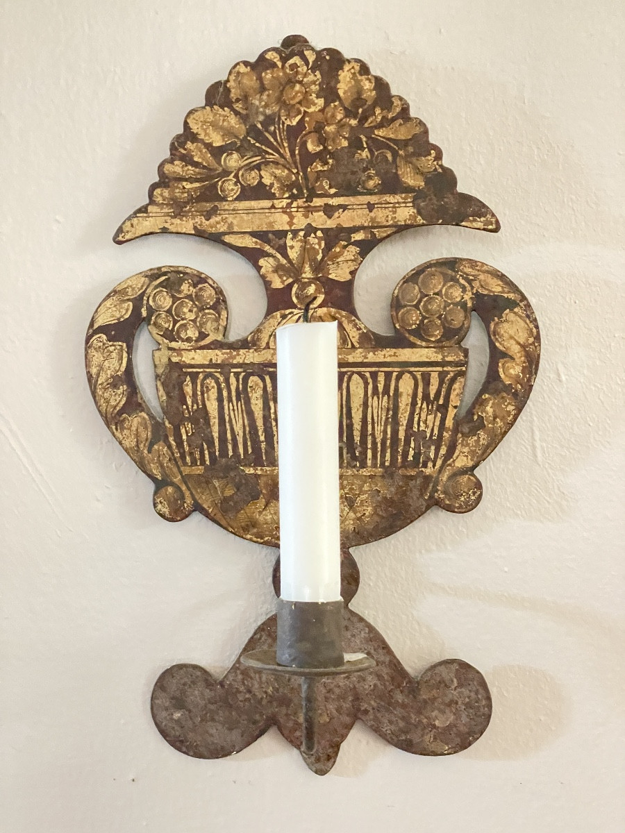 Restoration Period Gilded Cut-out Iron Wall Light -photo-3