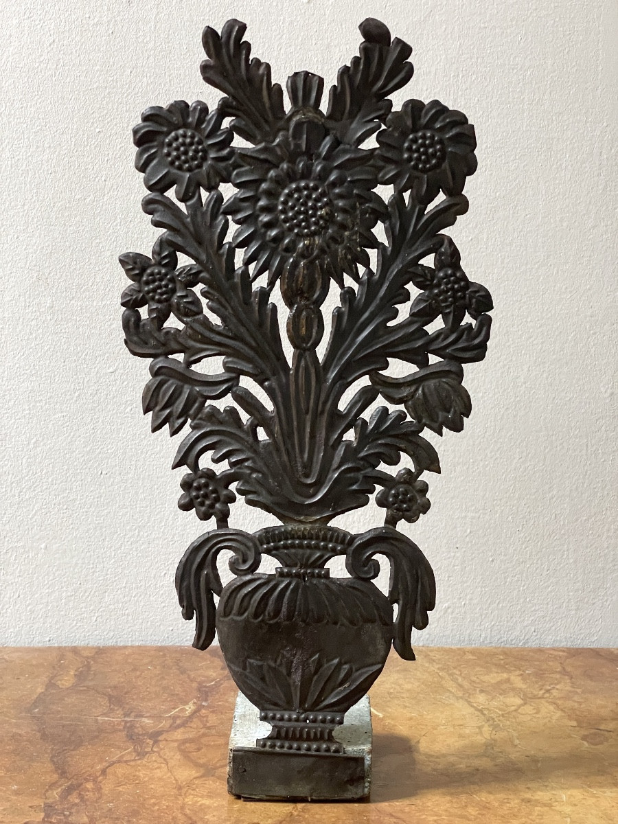 Vase à bouquet en tôle repoussée au 18ème siècle -photo-2