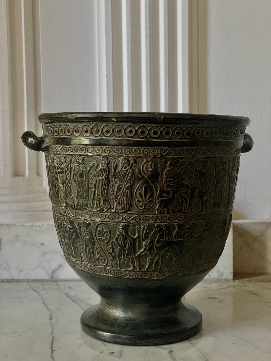 Cratère en cloche à double frise en bas-relief