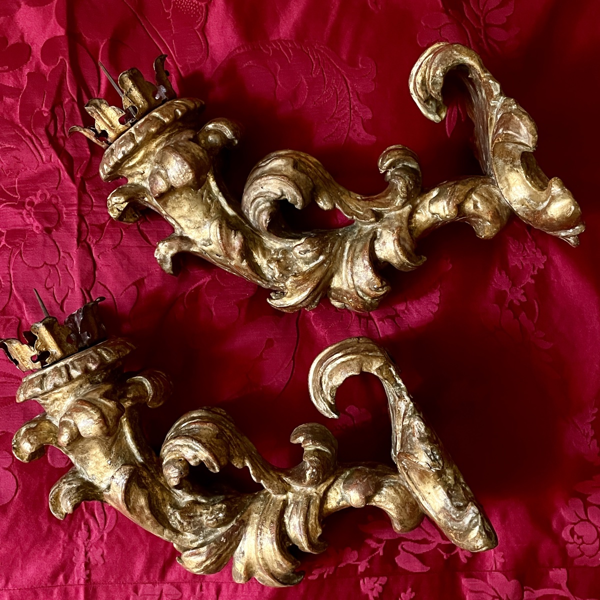 Paire d’appliques murales en bois doré du XVIIIème siècle 