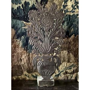 Vase à bouquet en tôle repoussée au 18ème siècle
