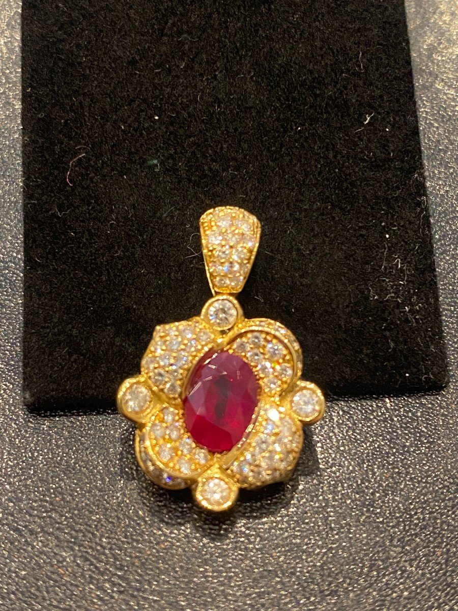 Pendentif  En Or Jaune  Rubis 1,60 Carat Et Diamants
