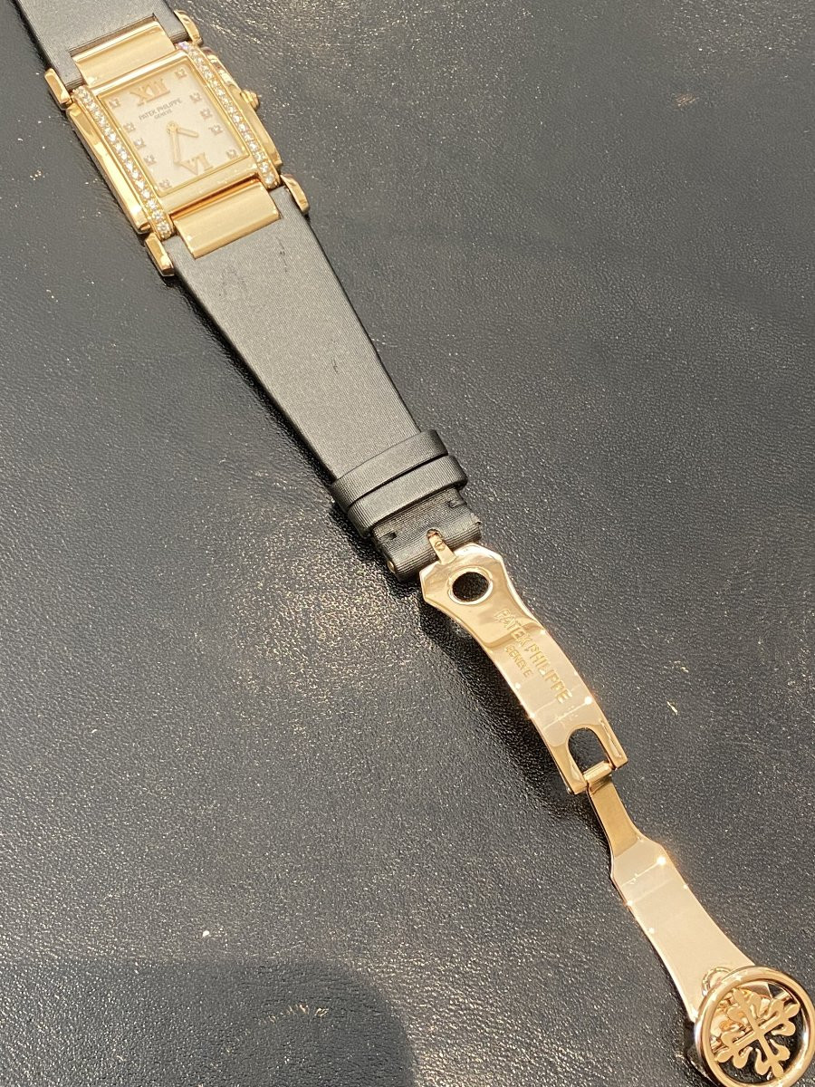 Patek Philippe Twenty 4 Gold. Ref. 4920 With Rare Gold Folding Clasp-photo-5