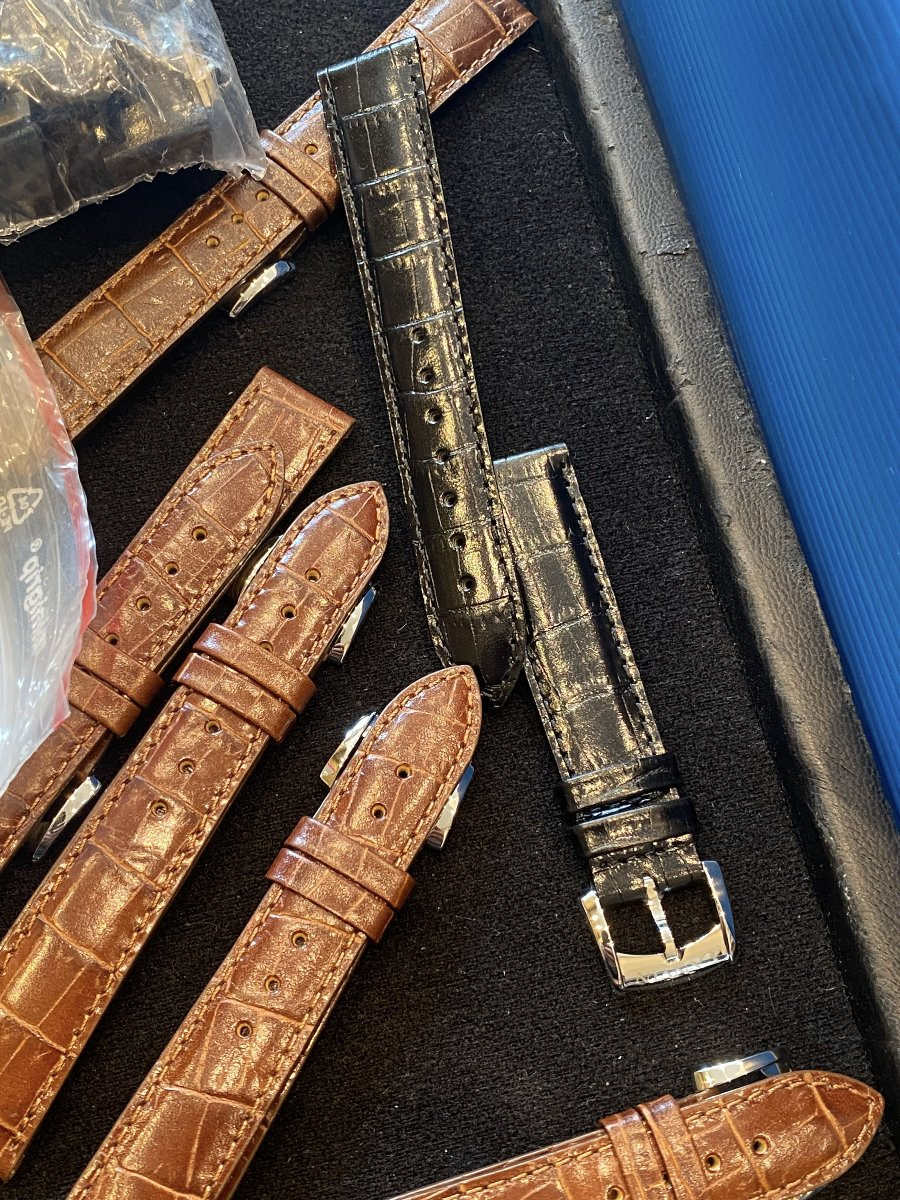 Lot de 250 bracelets montres 8 à 28mm Givenchy et Lanvin de haute qualité-photo-4