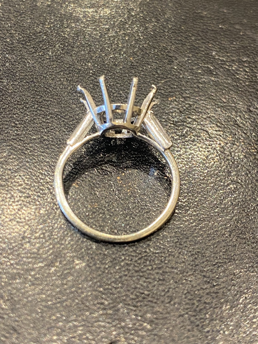 Monture de bague pour un diamant solitaire or et platine 