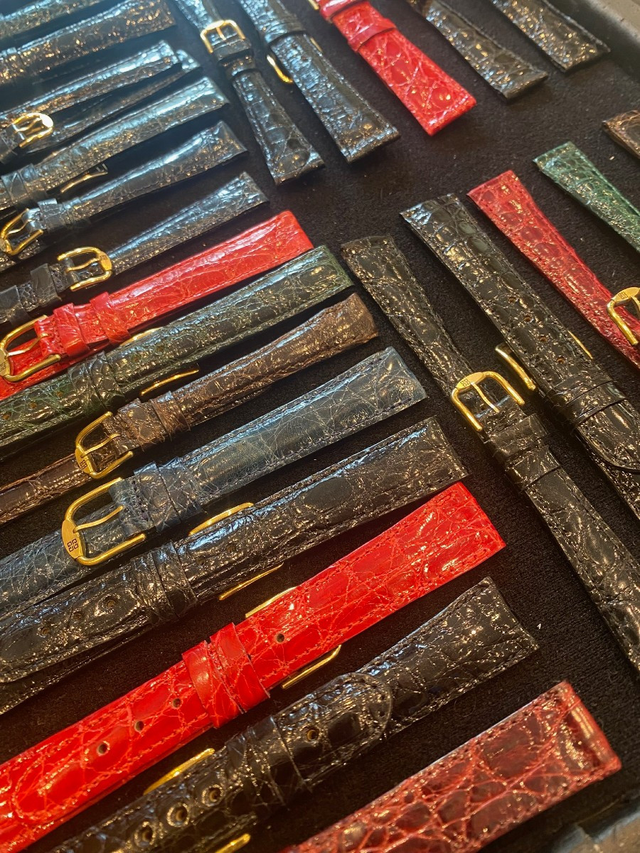 lot de 290 bracelets montres croco  Givenchy  haute qualité-photo-8