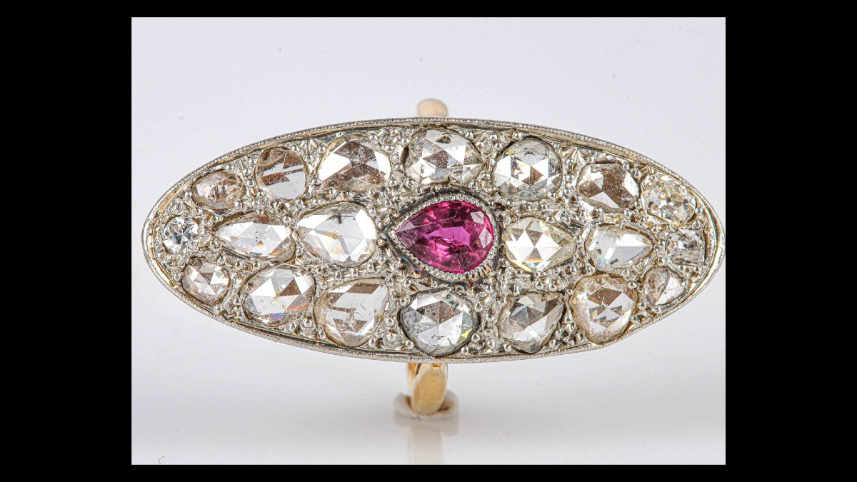 Bague marquise en or 750 de deux tons Rubis Diamants 2,30 carats