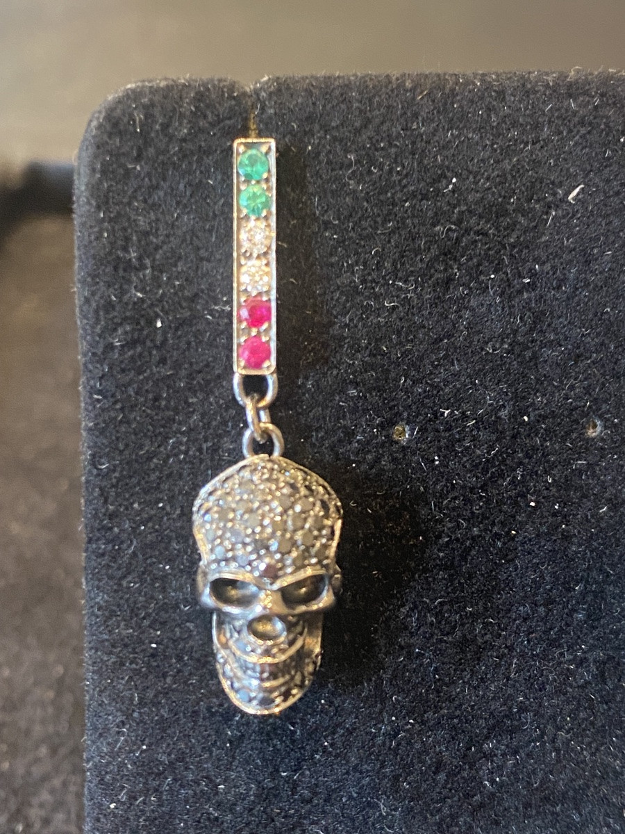 Paire de pendants d’oreilles « Tête de mort » en or gris 750 , diamants noirs-photo-4