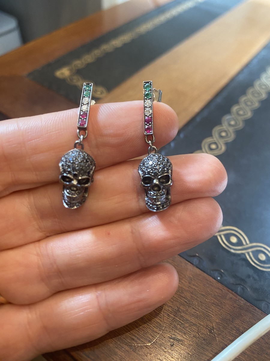 Paire de pendants d’oreilles « Tête de mort » en or gris 750 , diamants noirs-photo-7