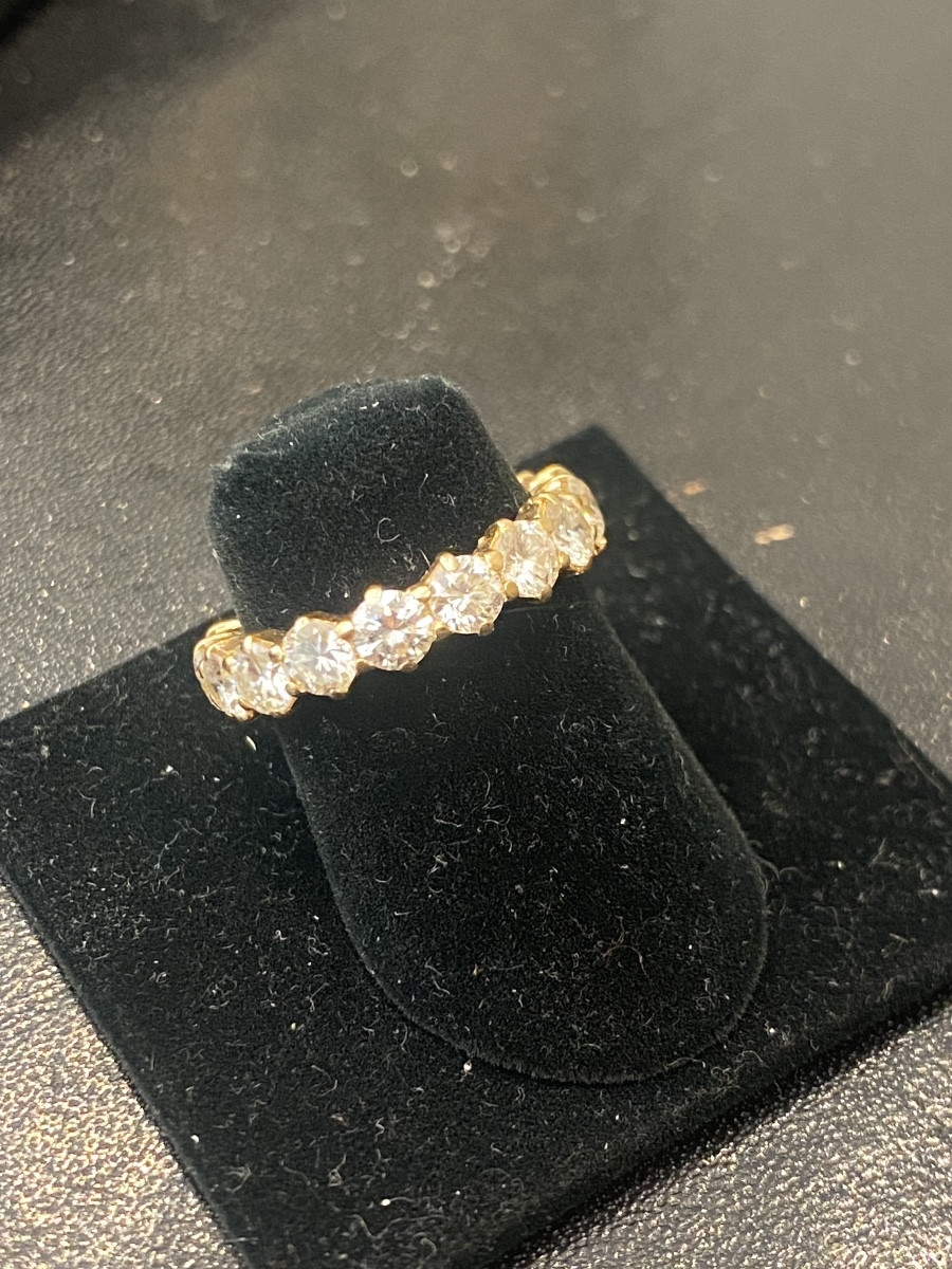 18 Cts Gold Wedding Ring 2.72 Cts Full Circle Diamonds