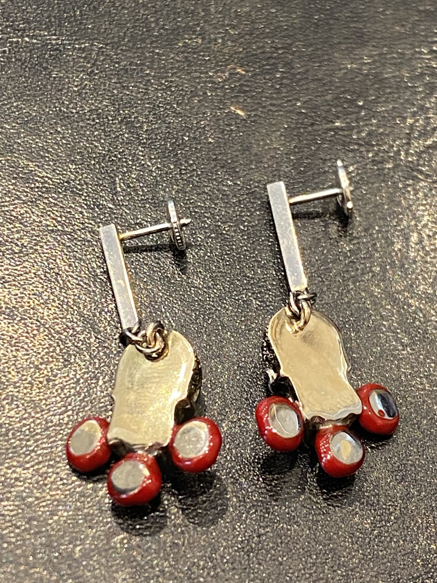 Paire de boucle d'oreilles En or noir 750 tête de mort sertie de diamants noirs-photo-2