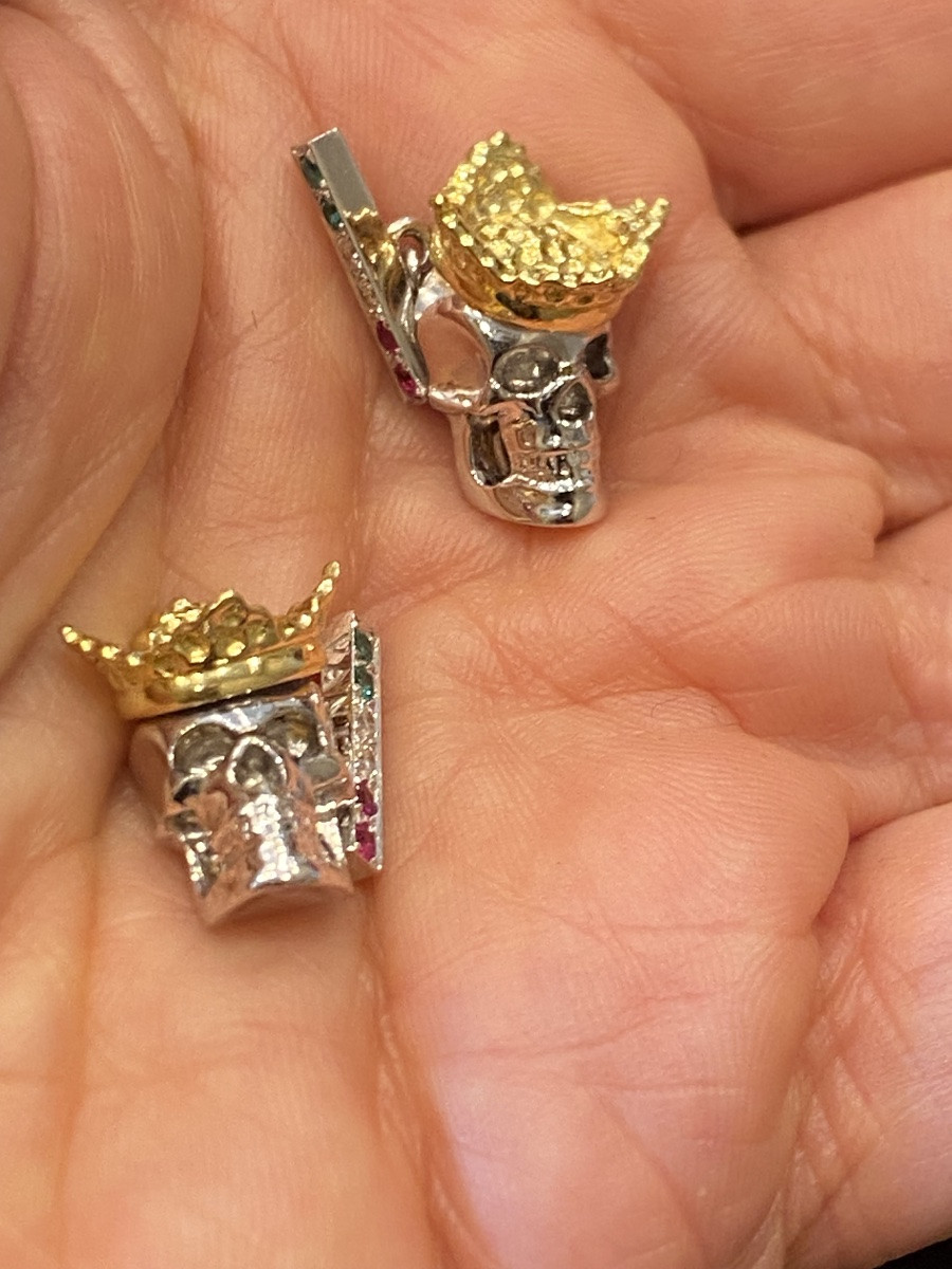 Pair Of Cufflinks In White And Yellow Gold 750 Skull And Crossbones-photo-2