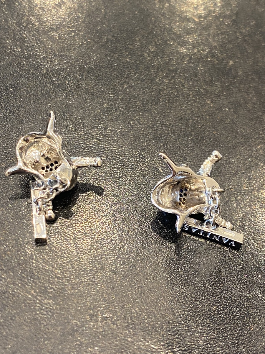 Paire de boutons de manchette En or gris 18k (750) tête de mort-photo-1