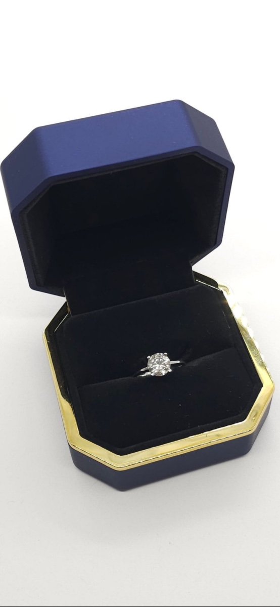 Ring Solitaire Diamond 2.06 Carats With Certificate-photo-8