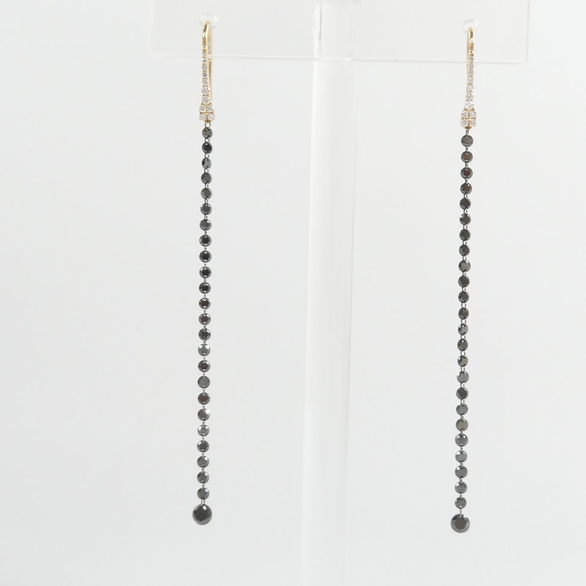 Paire de pendants d'oreille diamants noirs et blancs or 18 cts